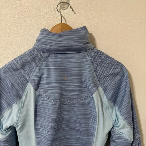 Lululemon Run: Make A Break Jacket Twisted Stripe Caspian Blue / Caspian Blue-6 - Picture 11 of 14
